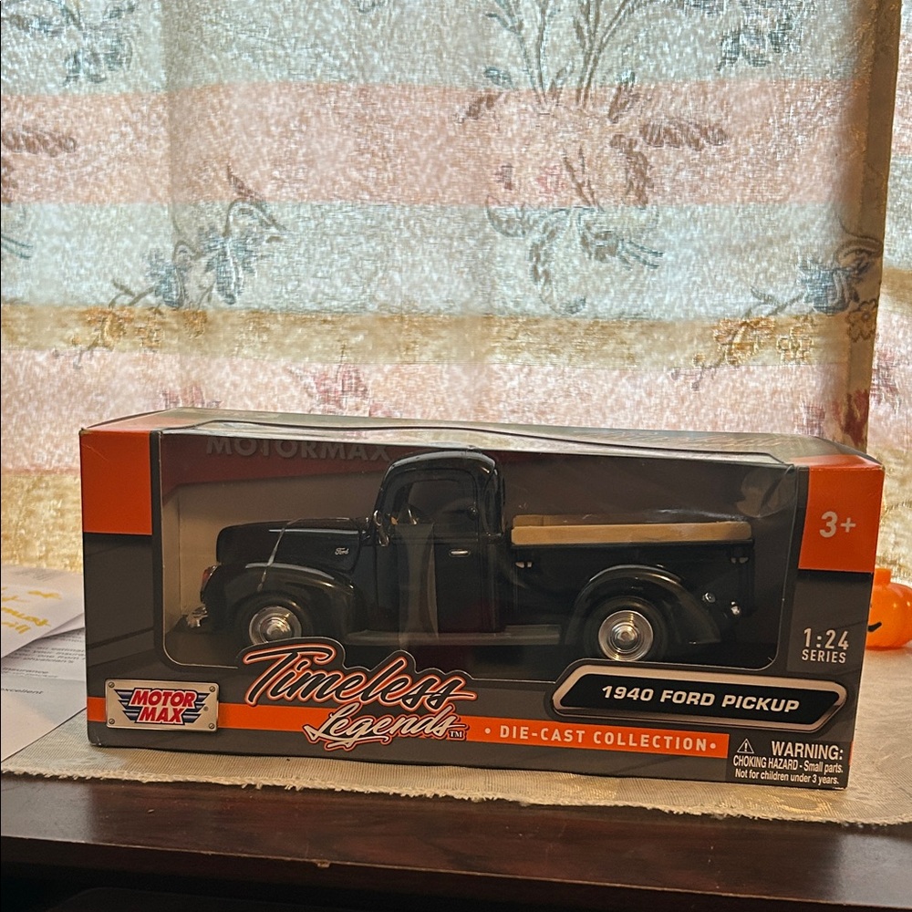 1940 Ford Pickup Die-Cast Model